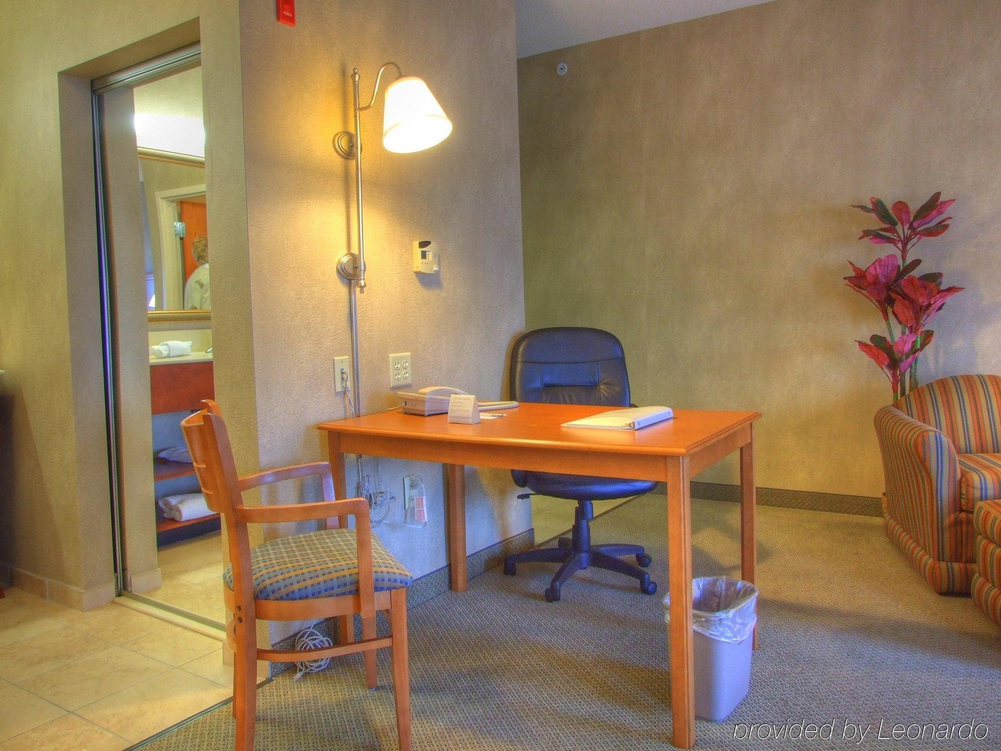 Hampton Inn Commerce/Novi Cameră foto