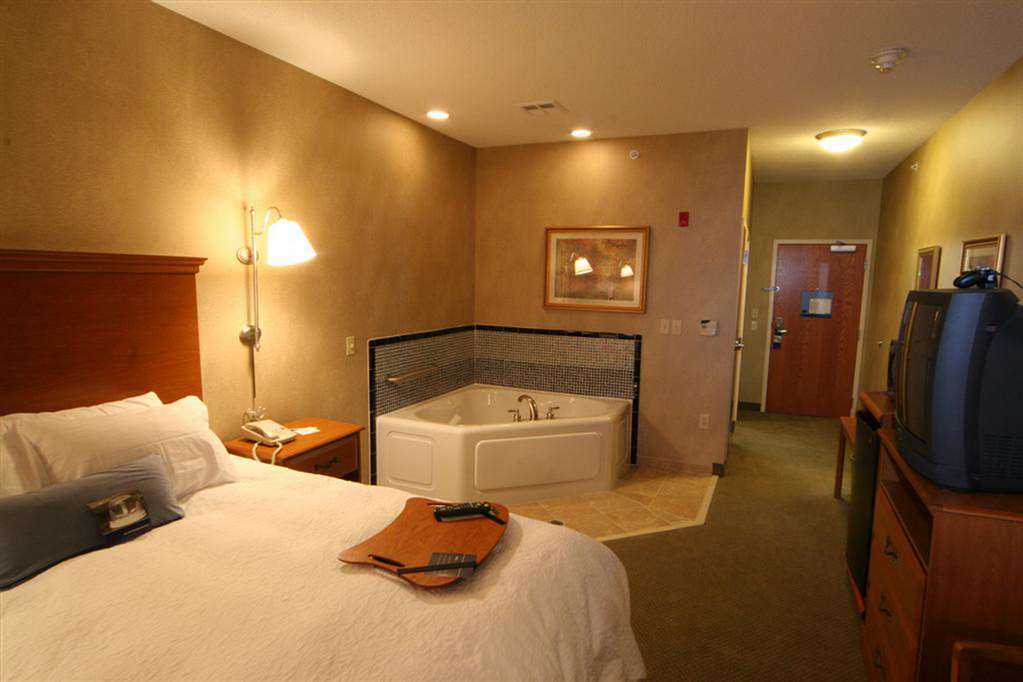 Hampton Inn Commerce/Novi Cameră foto